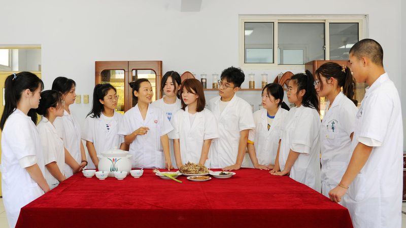 足疗与洗脚：探寻专业与休闲的平衡点